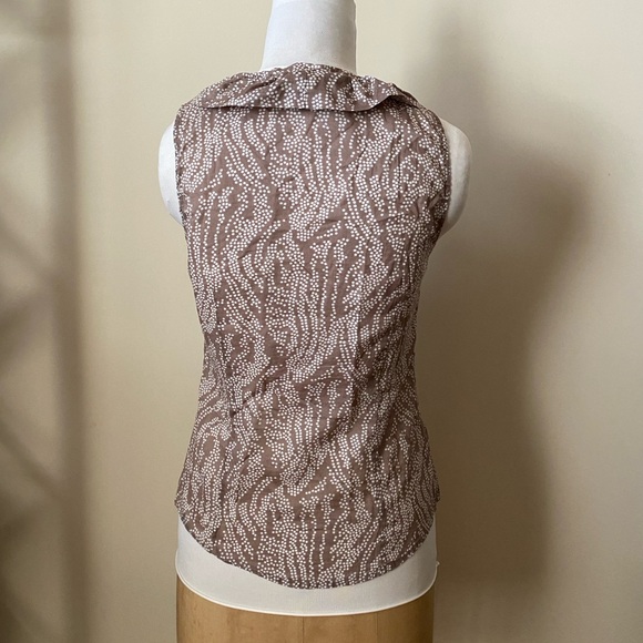 Ann Taylor V-line Brown & White Polka Dots Sleeveless Ruffles Button-Up Blouse - Picture 4 of 6